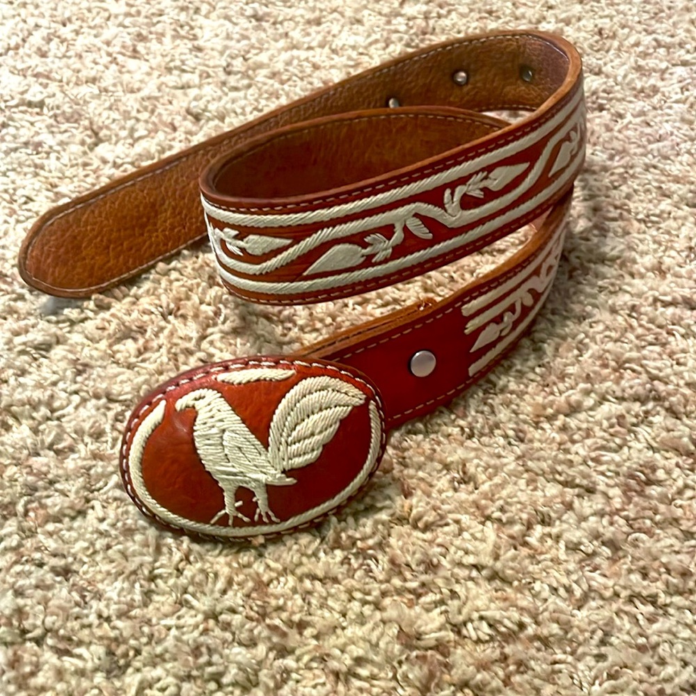 Embroidered cowboy belt size 38. Neutral color.